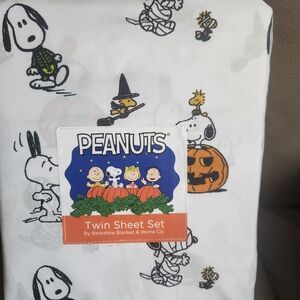 Peanuts White Halloween Twin Sheet Set